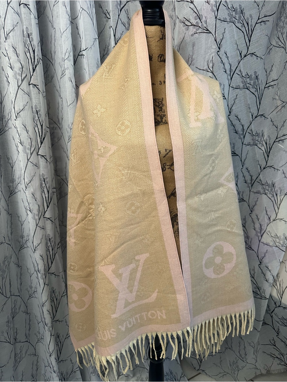 New Fashion Inspired Item (SCARFS)
About 77”x26”
*Features Bold Logo